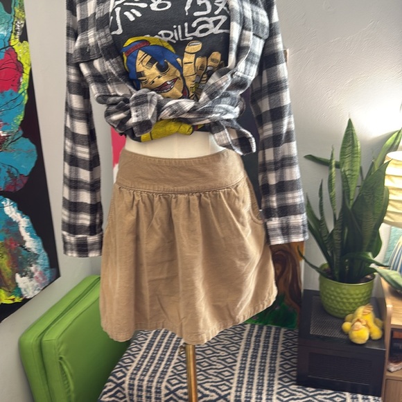 Cute little light cord mini skirt with pockets - Picture 1 of 5